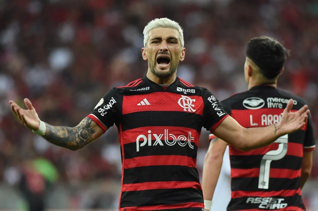Flamengo atropela o Bragantino e abre vantagem na liderança
