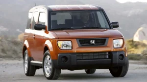 O carro japonês que “não amassa” e quase não enferruja: Honda Element usa painéis plásticos na carroceria, resiste a impactos leves e virou ‘lenda’ entre entusiastas
