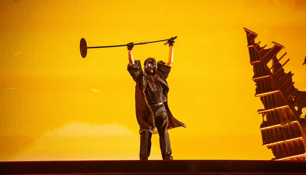 The Weeknd arrecada US$ 1 bilhão com a turnê e se torna o artista solo masculino mais rentável