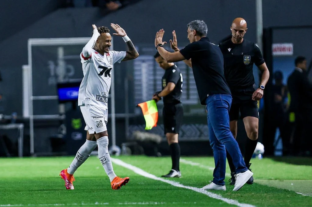 Com Neymar, Santos confirma escalação para jogo contra o Cruzeiro Com Neymar, Santos confirma escalação para jogo contra o Cruzeiro