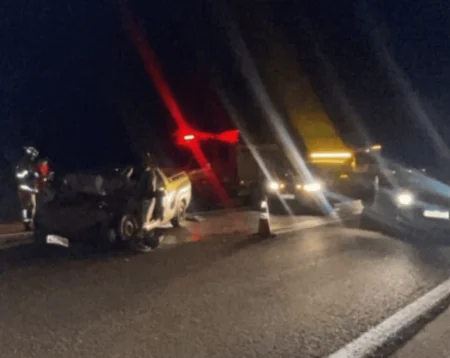 Homem sofre parada cardíaca após bater em caminhão em via do DF