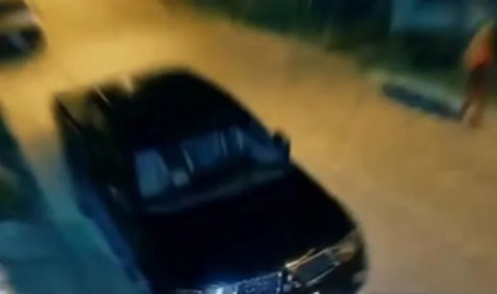 Homem tenta matar ex-namorada, sogra e cunhada com canivete.Vídeo Homem tenta matar ex-namorada, sogra e cunhada com canivete.Vídeo