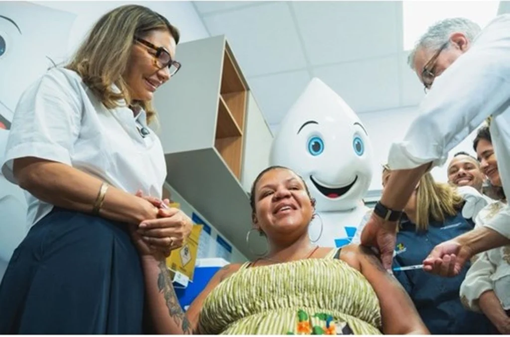Padilha e Janja iniciam campanha de vacinação contra bronquiolite Padilha e Janja iniciam campanha de vacinação contra bronquiolite