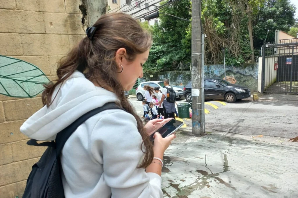Veto a celular pegou? Escolas avaliam primeiro ano de proibição Veto a celular pegou? Escolas avaliam primeiro ano de proibição