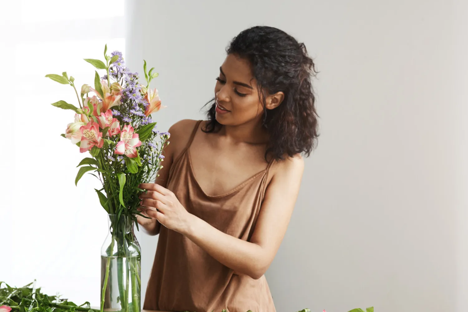 Aprenda como fazer arranjos de mesa e embelezar seus momentos de refeição