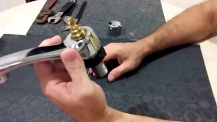diy aprenda a trocar a buchinha da torneira da sua cozinha 43e67b39