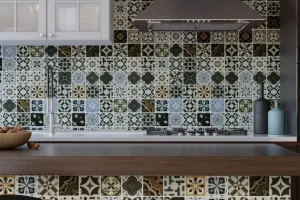Entenda o que é backsplash e como revestir esse espaço