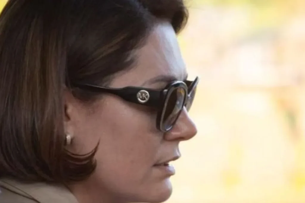 michelle aciona justi a ap s ser chamada de ex garota de programa e0be3af7