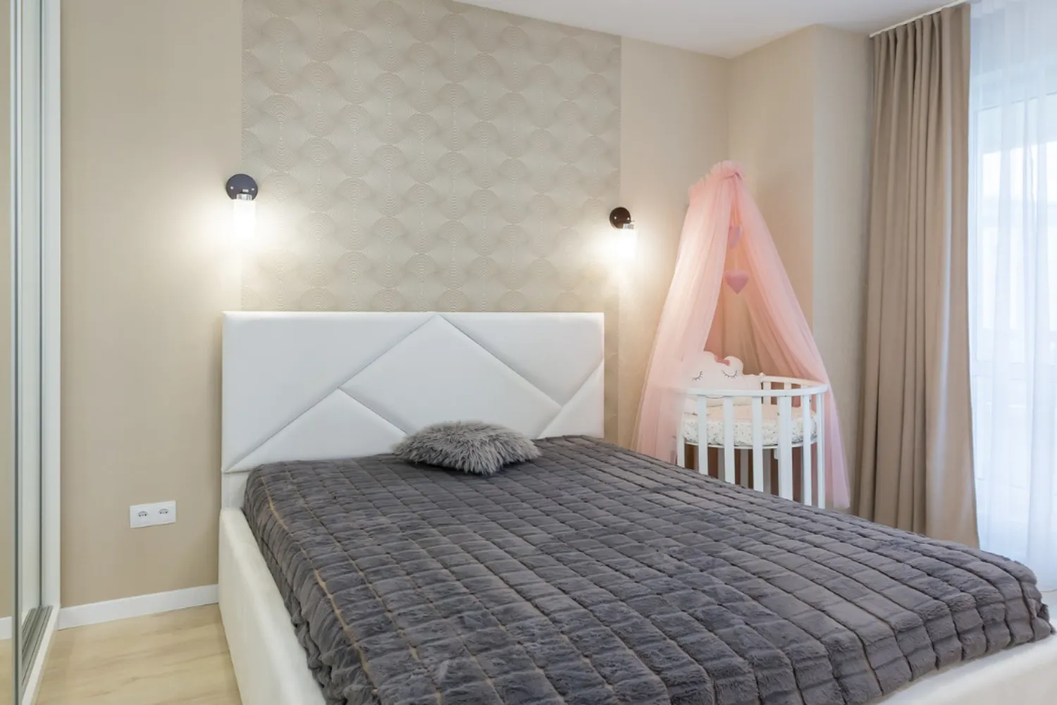 Quarto de casal pequeno: Saiba como otimizar o espaço e decorar!