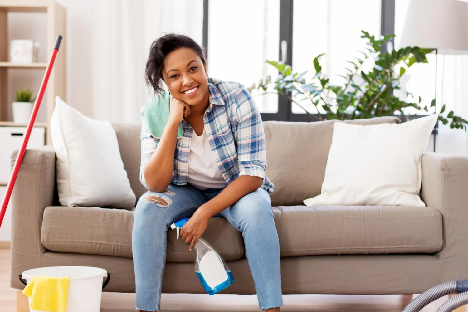 Rotina de limpeza para quem mora sozinho: Confira dicas e deixe tudo em ordem!