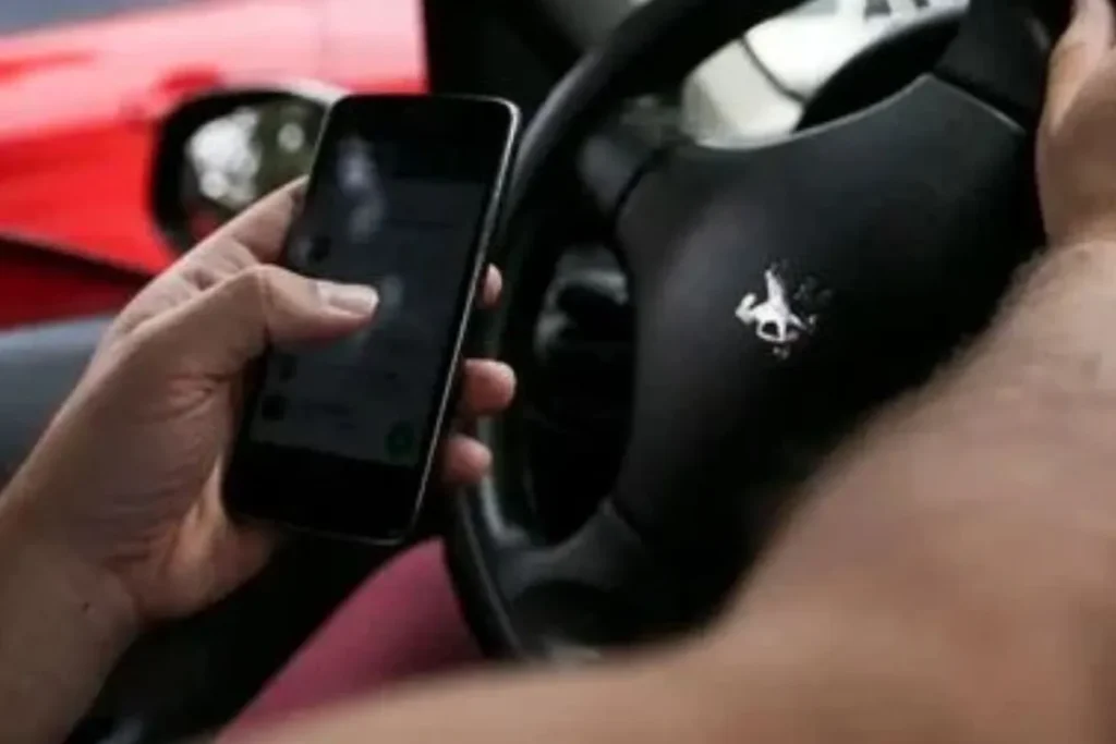 uso do celular ao dirigir sobe em 400 risco de acidentes de tr nsito 1629da36
