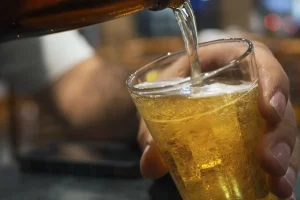 Portugal: novas regras restringem álcool em áreas turísticas do Porto