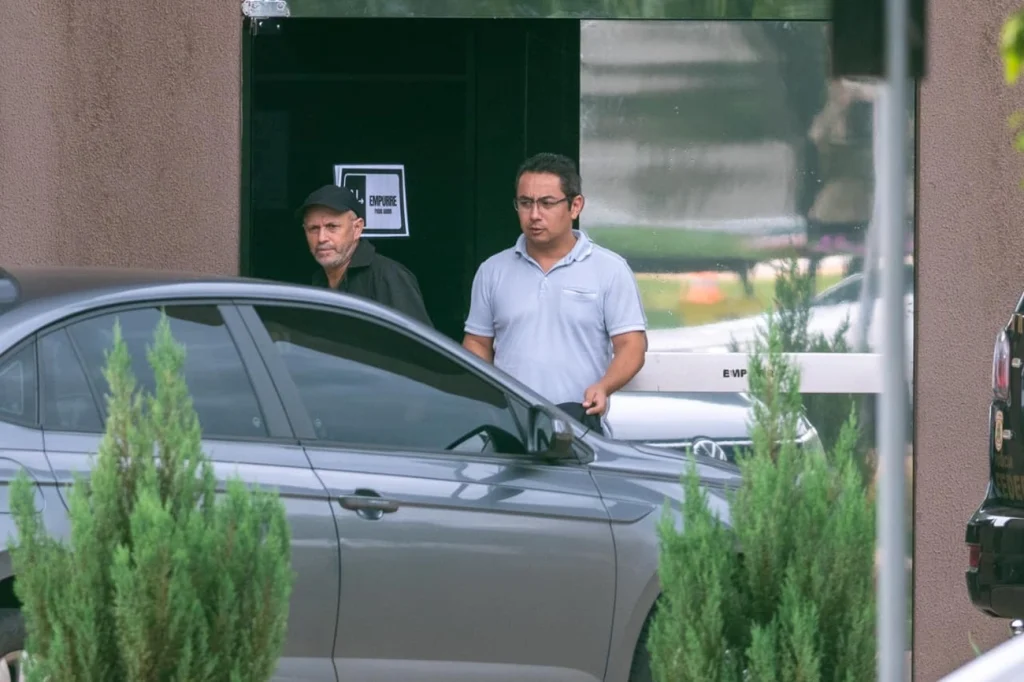 Irmão de Michelle vai à PF levar refeições para Bolsonaro