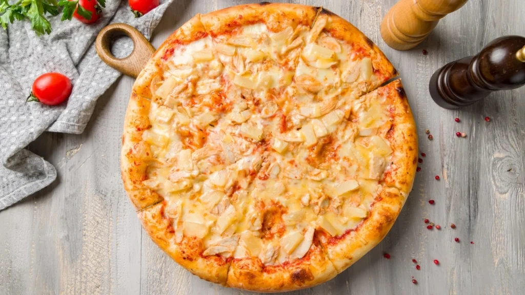 Pizza proteica de frango fácil e sem farinha; veja como fazer Pizza proteica de frango fácil e sem farinha; veja como fazer
