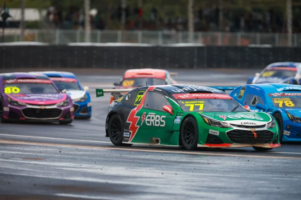 Stock Light: Leo Reis domina e vence última corrida da temporada Stock Light: Leo Reis domina e vence última corrida da temporada