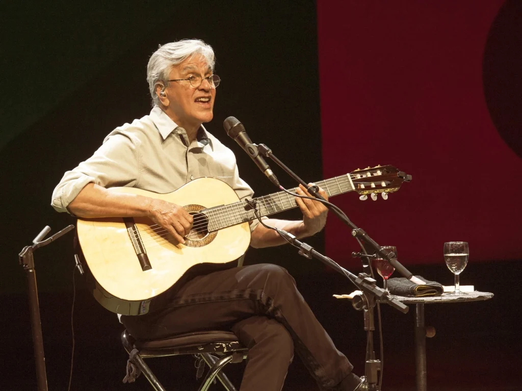 Trilogia do incômodo: como Caetano Veloso se reinventou nos anos 2000