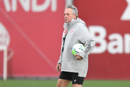 Abel Braga dá declaração homofóbica em primeira entrevista no Inter