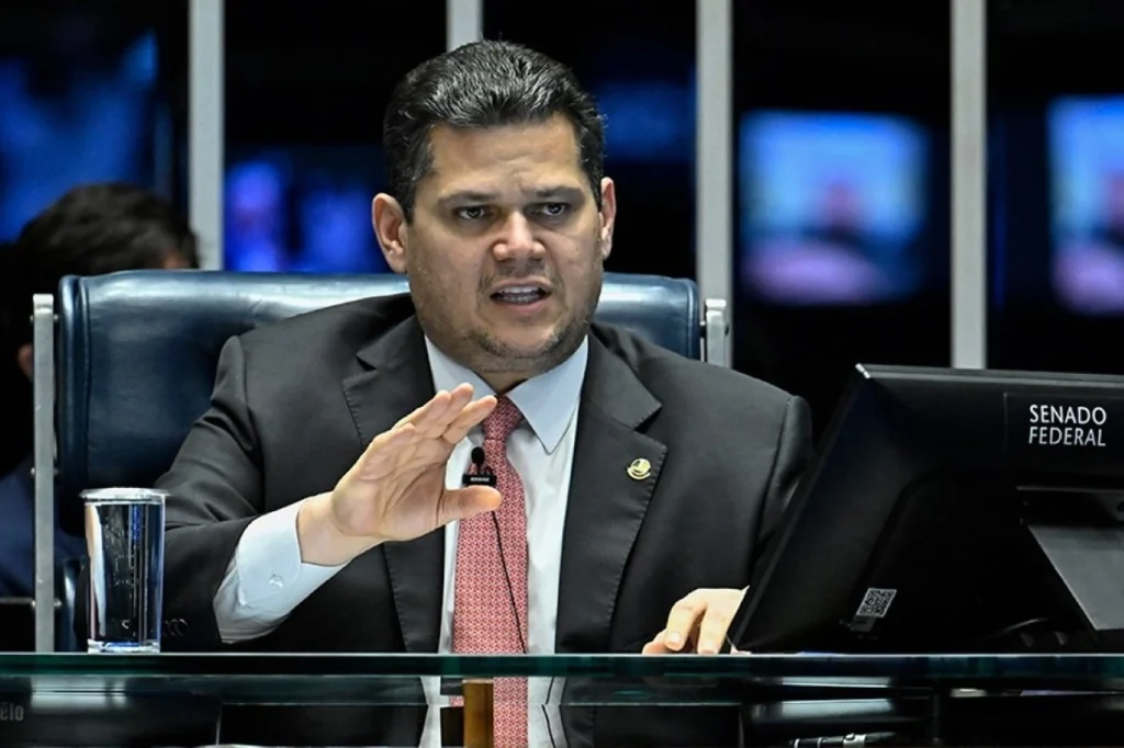 Alcolumbre critica demora em envio da indicação de Messias ao Senado Alcolumbre critica demora em envio da indicação de Messias ao Senado