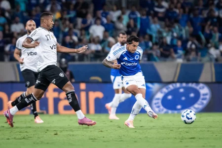 Botafogo marca no fim e arranca empate com o Cruzeiro pelo Brasileirão