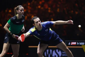 Calderano e Takahashi vencem espanhóis no WTT Finals de Hong Kong tênis de mesa