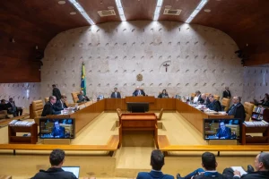 Cármen acompanha Dino e vota contra cálculo reduzido da Previdência