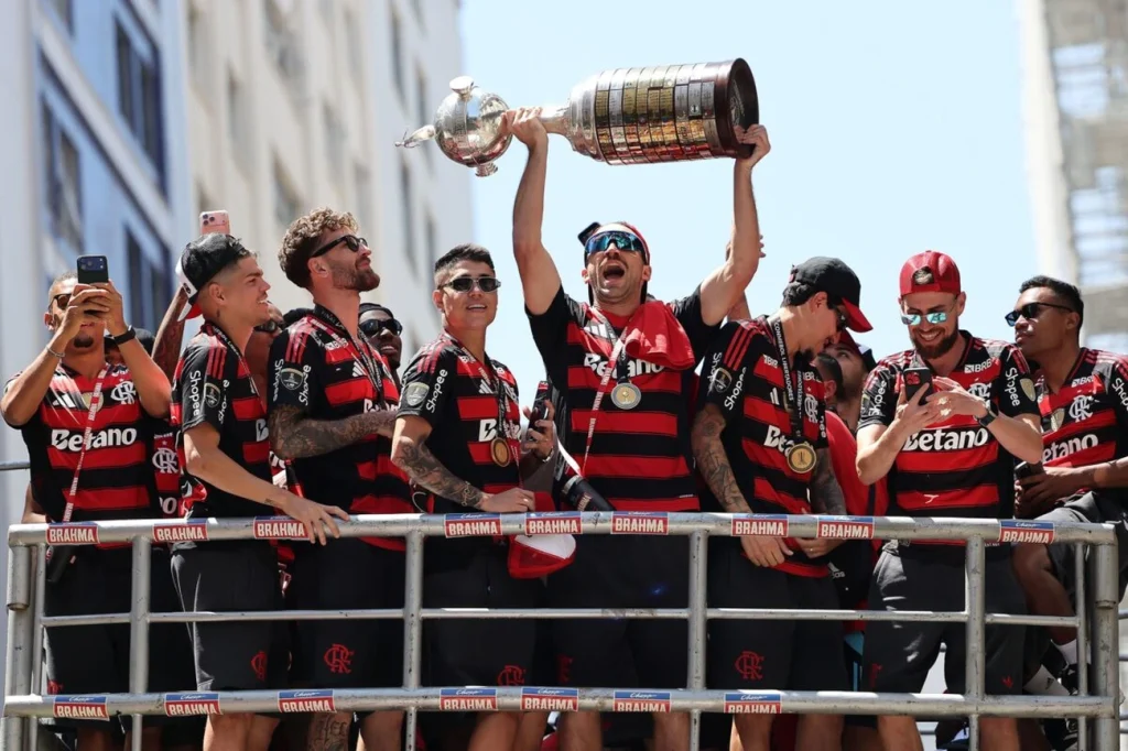 Conmebol divulga seleção da Libertadores com sete atletas do Flamengo