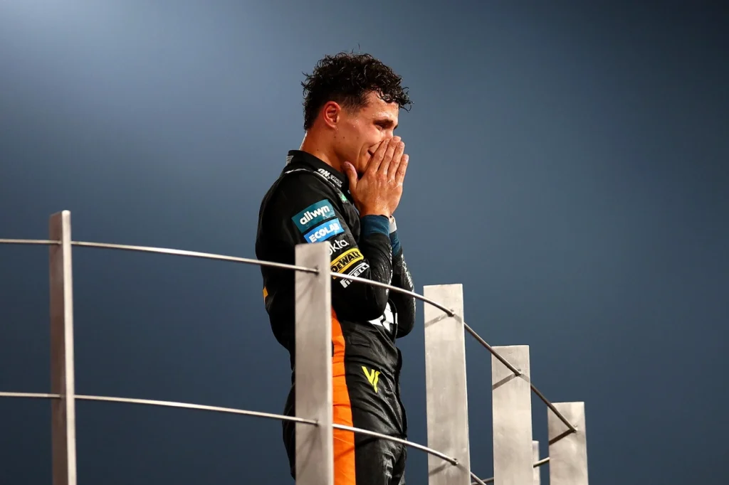 F1: Lando Norris comemora título com festa em Abu Dhabi. Assista F1: Lando Norris comemora título com festa em Abu Dhabi. Assista