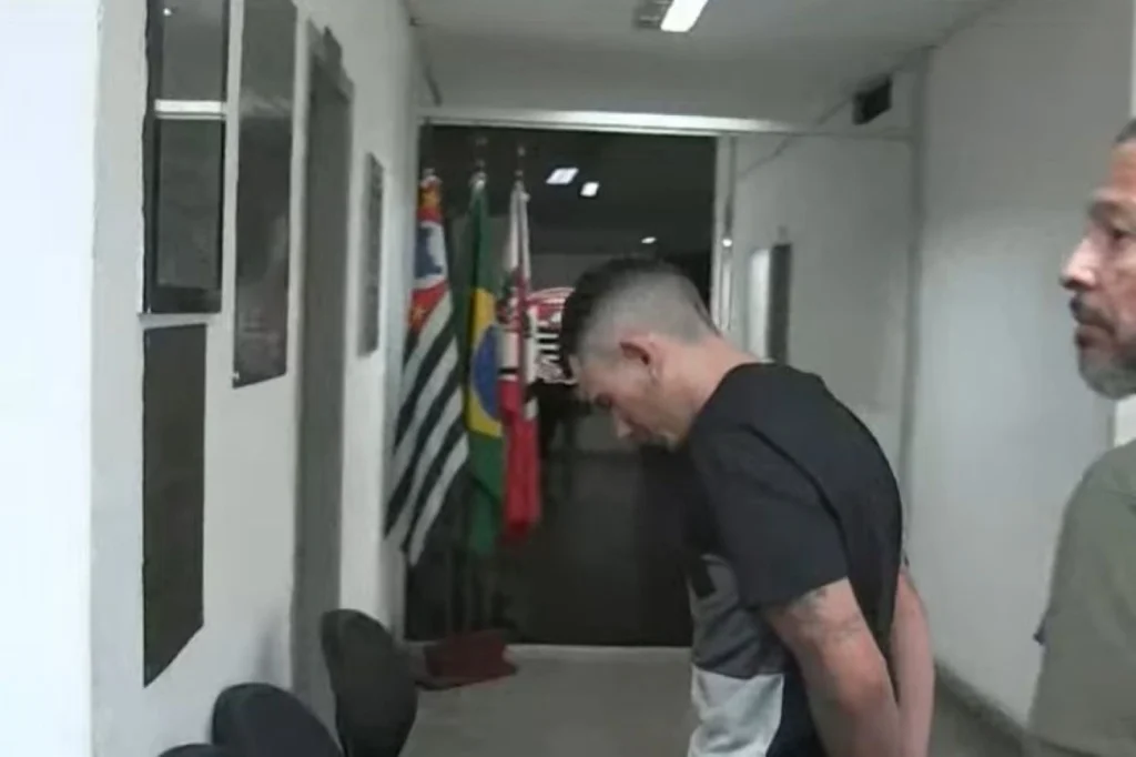 Homem que atropelou e arrastou ex é transferido para sistema prisional Homem que atropelou e arrastou ex é transferido para sistema prisional