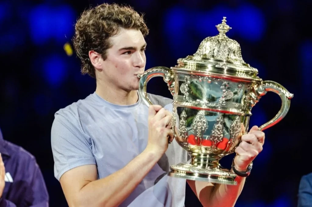 João Fonseca x Carlos Alcaraz: saiba onde assistir ao duelo em Miami João Fonseca x Carlos Alcaraz: saiba onde assistir ao duelo em Miami