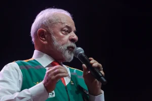 Lula decide agora sobre veto que pode livrar Bolsonaro