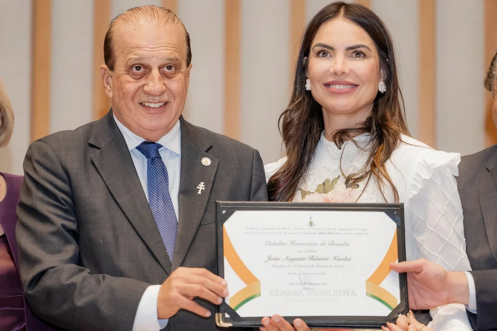 Ministro Augusto Nardes recebe tÃtulo de Cidadão Honorário de BrasÃlia Ministro Augusto Nardes recebe tÃtulo de Cidadão Honorário de BrasÃlia