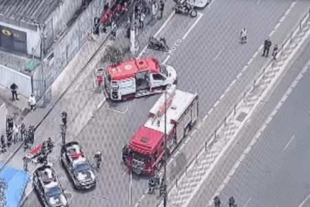 Polícia apura suposta bomba em bolsa de homem que se esfaqueou na Sé