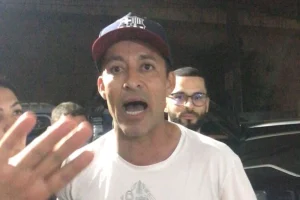 Prefeito causa confusão em show de rap na Grande SP: “Maloqueiros”.Vídeo