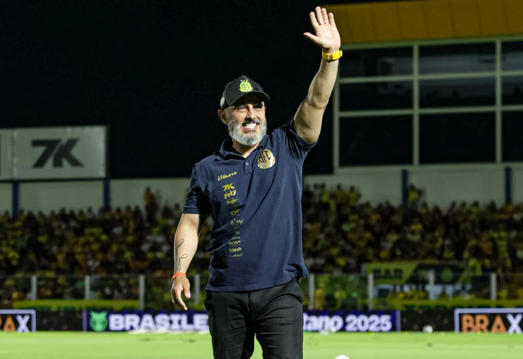 Prêmio Brasileirão: Rafael Guanaes é eleito o melhor técnico Prêmio Brasileirão: Rafael Guanaes é eleito o melhor técnico