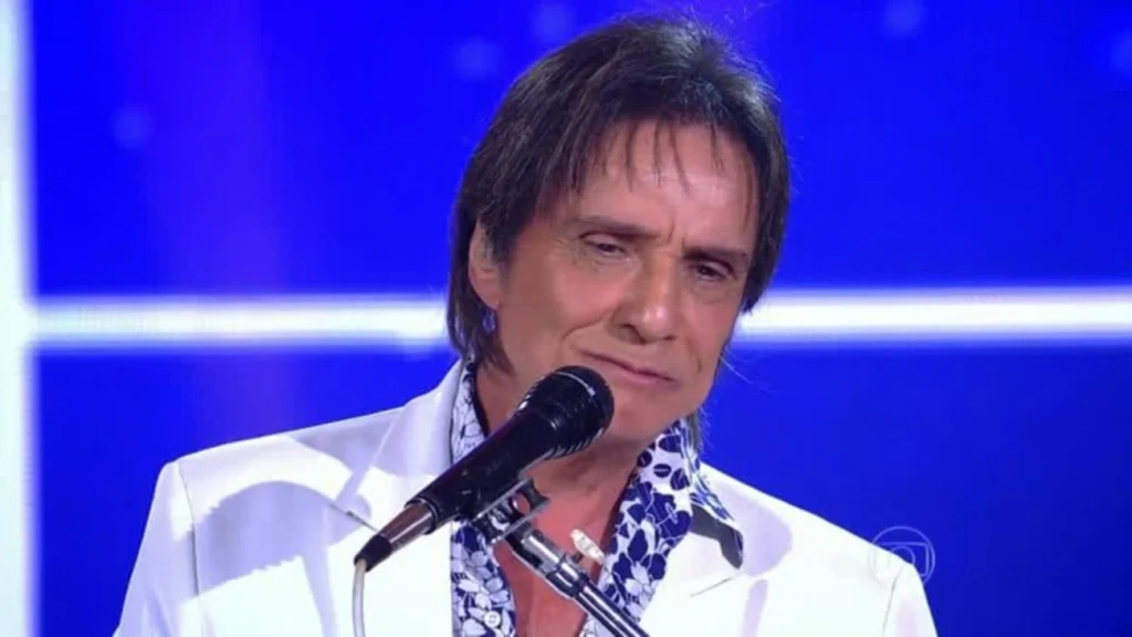 Roberto Carlos volta aos palcos 2 dias após acidente de carro agora