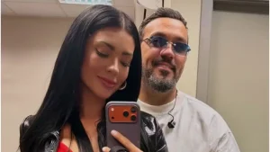 Belo e Rayane se beijam em cruzeiro de luxo hoje