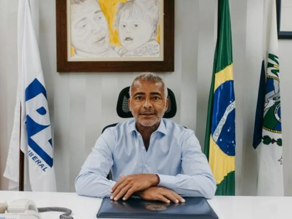 Romário se licencia no Senado agora Bruno Bonetti assume