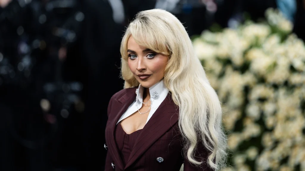 Sabrina Carpenter responde vídeo anti-imigração da Casa Branca que utiliza sua música