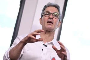 Zema reage à pré-candidatura de Flávio Bolsonaro ao Planalto