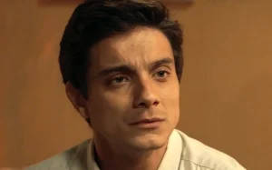 Túlio vê traição em Estela, e romance desmorona em Êta Mundo Melhor