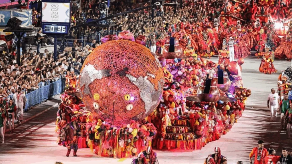Paolla Oliveira comanda desfile das campeãs do Carnaval hoje no Multishow