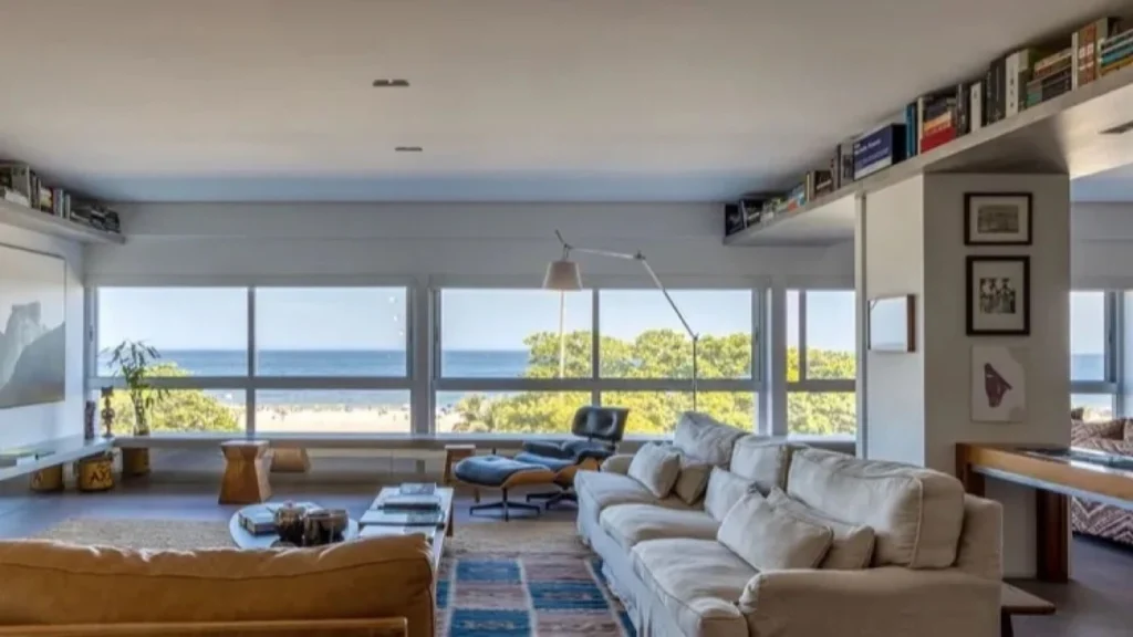 Gilberto Gil, 83, mostra apartamento à beira-mar de 344m² em Copacabana hoje