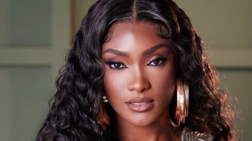 Erika Januza surpreende com show de estilo no Carnaval de 2026