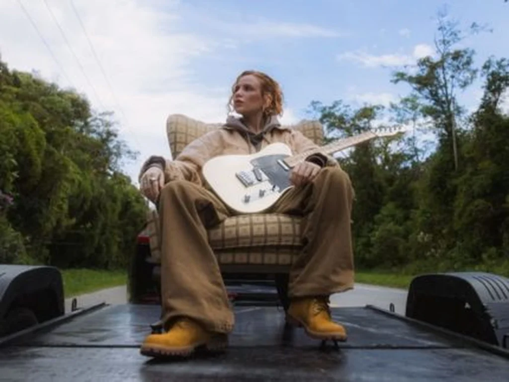 Carol Biazin retorna agora com turnê acústica em 15 cidades