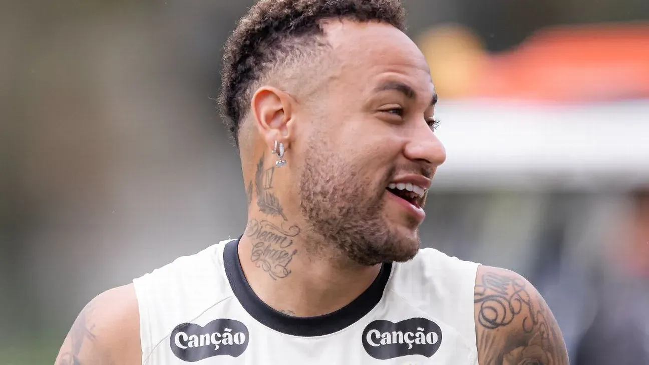 Desfalque no Santos contra Athletico-PR, Neymar critica gramado sintético da Arena da Baixada