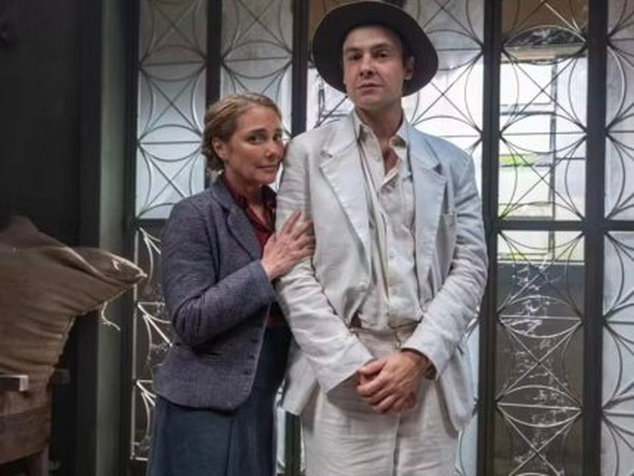 Candinho Salva Dita de Mão Cheia, em um Pacto de Humilhação e Desespero