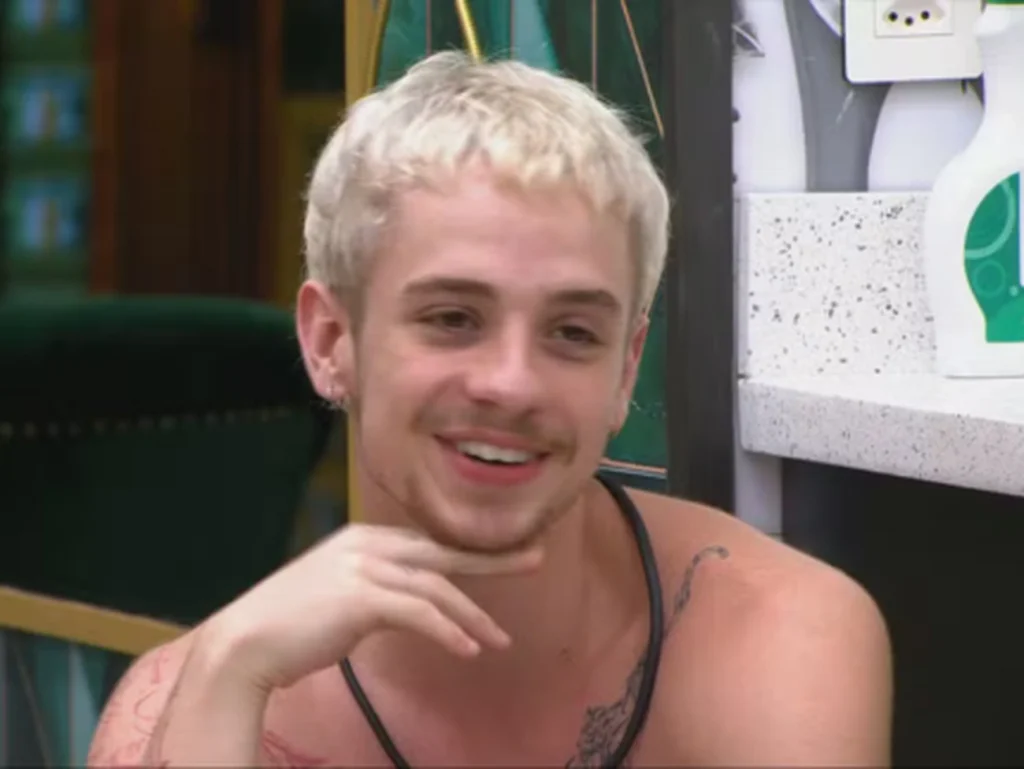 Juliano Floss revela segredo para conquistar Marina Sena após ela achar relacionamento rápido demais Juliano Floss revela segredo para conquistar Marina Sena após ela achar relacionamento rápido demais