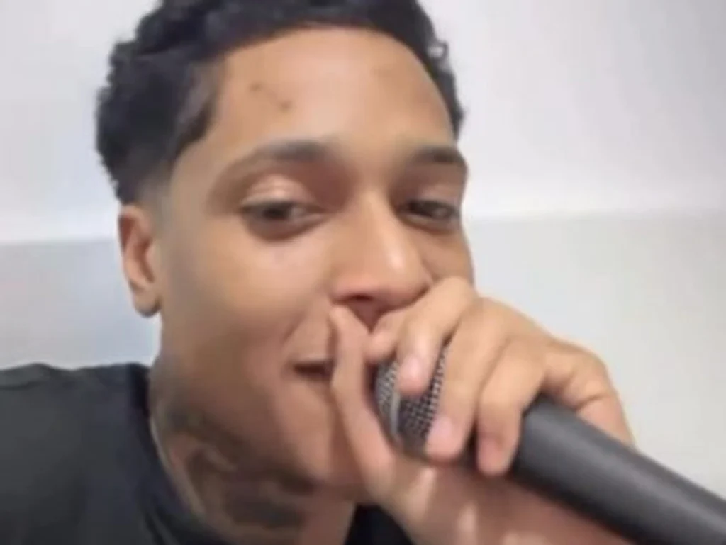 Oruam Volta à Prisão Após Descumprir Regras e Fazer Show Ilegal no Complexo do Alemão Oruam Volta à Prisão Após Descumprir Regras e Fazer Show Ilegal no Complexo do Alemão