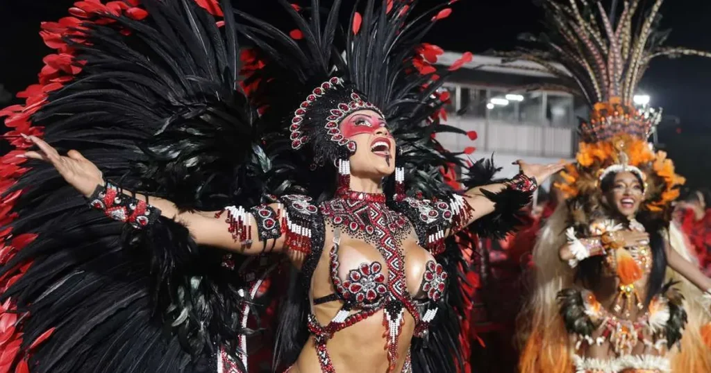 Veja fotos do desfile da Dragões da Real no Anhembi, em São Paulo veja fotos do desfile da drag es da real no anhembi em s o paulo 88ef91d9 https todaon.com .br