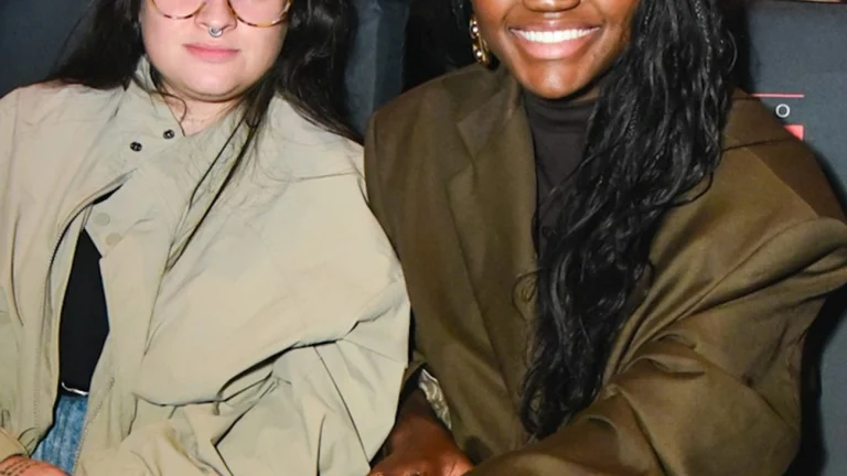 Kenya Sade 32 anos surpreende ao lado da esposa Thamyres em rara aparição em São Paulo